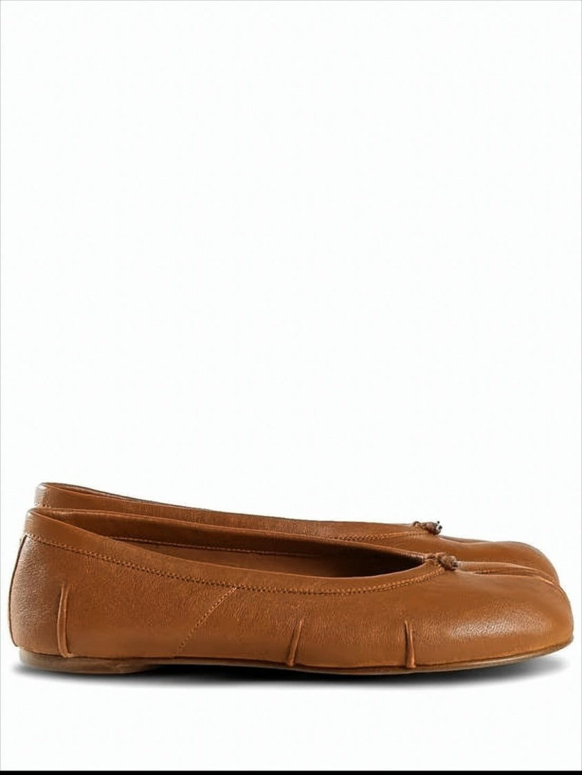 Maison Margiela Split-Toe Leather Flats With Gathered Detailing