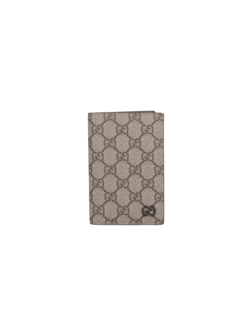 Gucci "Gg" Bi-Fold Passport Holder – Beige