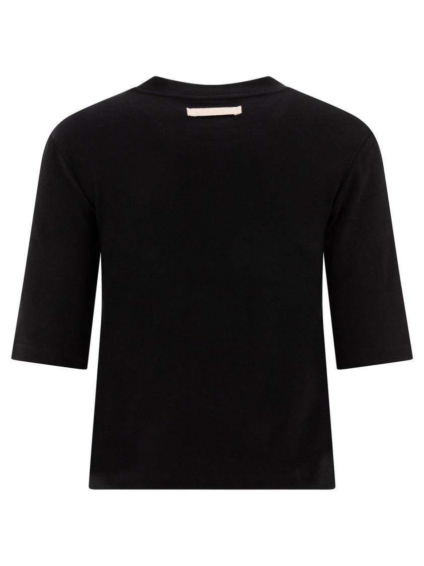 Sandbeige Cropped Black T-Shirt With Classic Crew Neckline