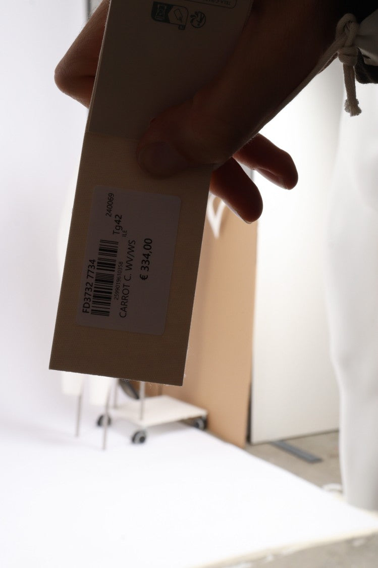 Circolo 1901 Carrot-Fit Cropped Pants In Virgin Wool