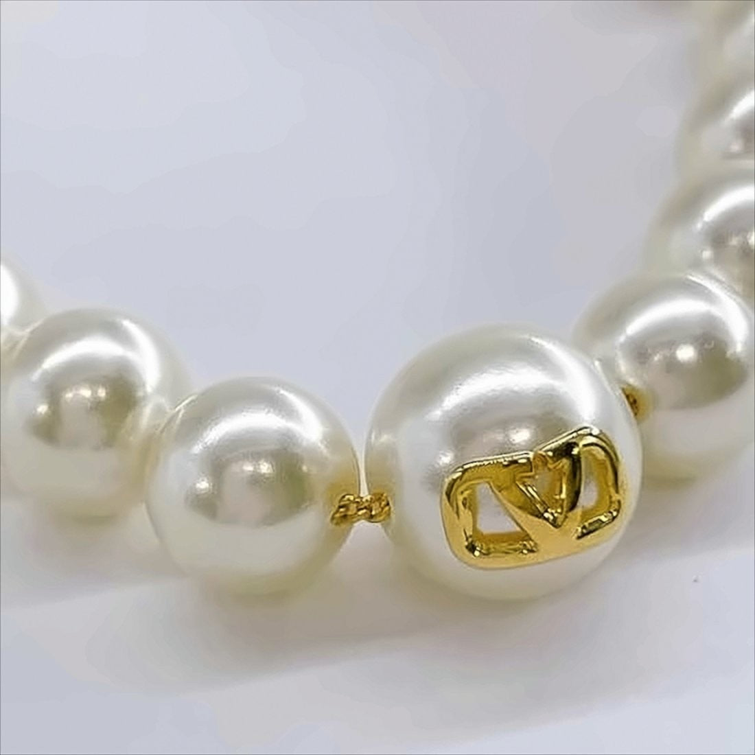 Valentino Garavani Pearl-Linked Bracelet With Adjustable Gold-Tone Chain