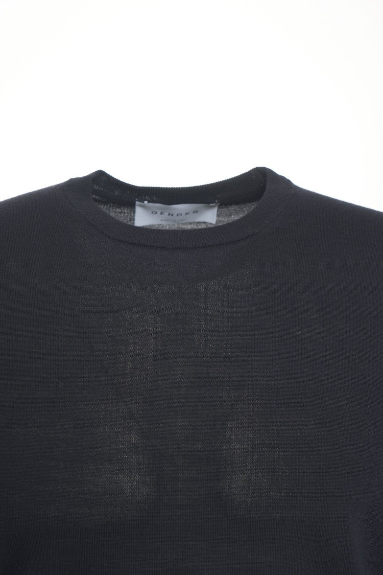 Gender Classic Slim-Fit Knit Sweater With Round Neckline