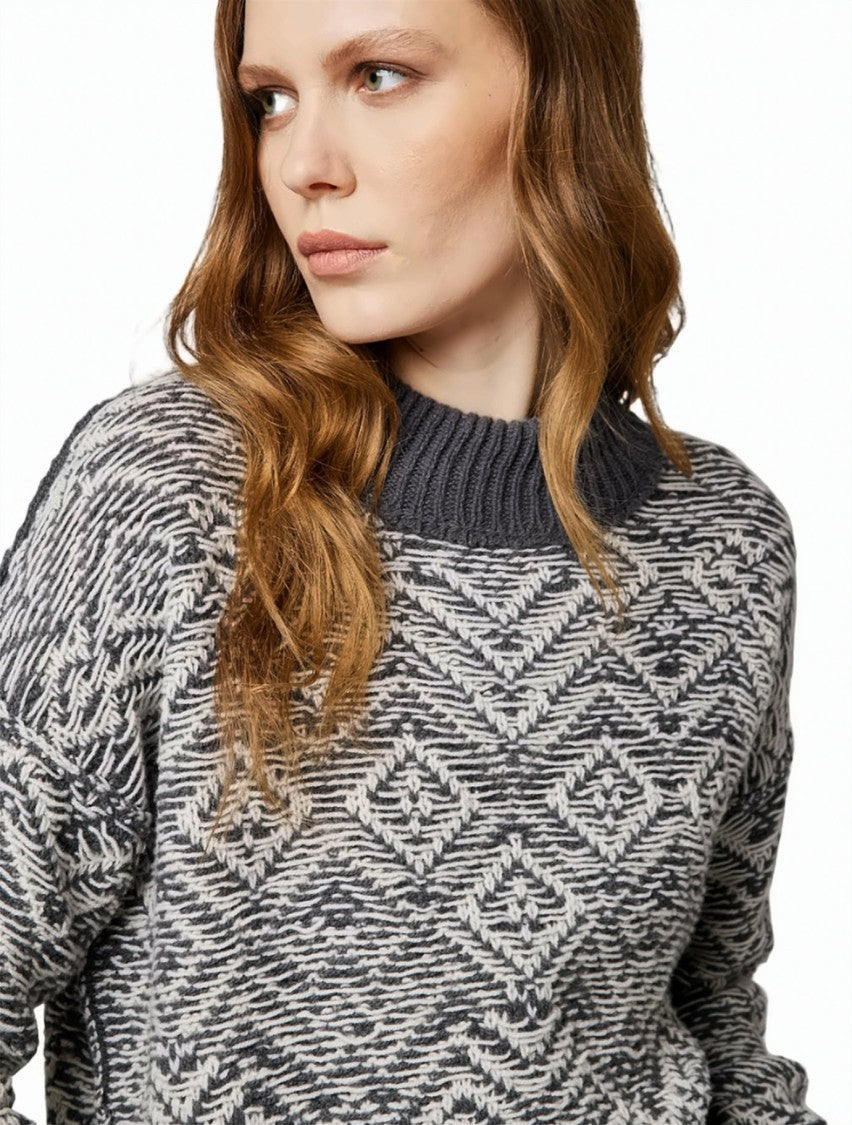 Alpha Studio Two-Tone Chevron Jacquard Wool Crewneck Sweater