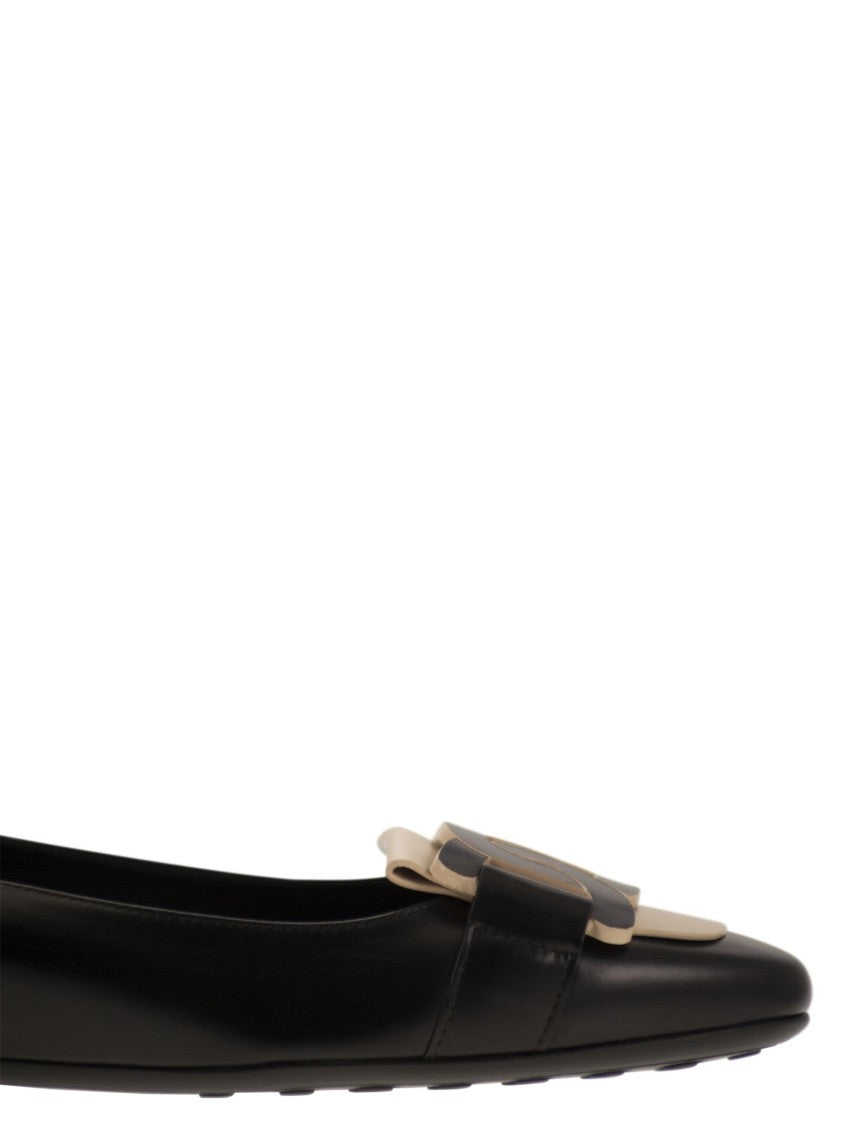 Tod's Leather Ballerina With Chain