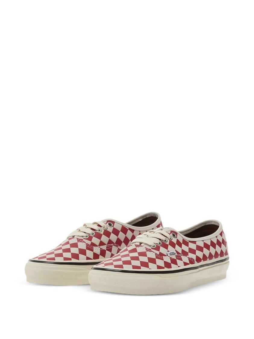 Vans Low-Top Sneakers With Checkered Canvas Upper And Distinctive Flatform Sole