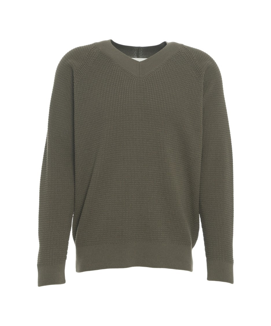 Closed Textured Knit V-Neck Sweater With Ribbed Hem