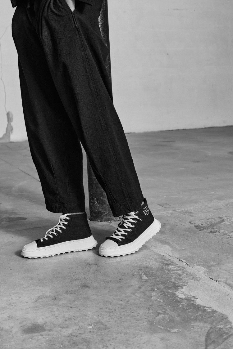 Bepositive Japanese Balloon Cut Sneakers With Pleated Detailing