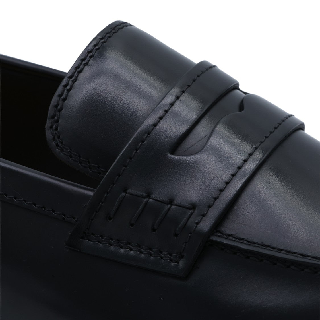 Doucal's Polished Leather Penny Loafers With Refined Silhouette