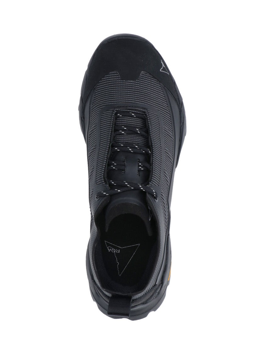 Roa Minimalist Black Sneakers With Low-Top Silhouette