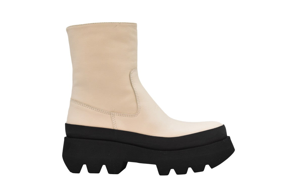 Paloma Barceló Ivory Platform Ankle Boots With Contrasting Sole