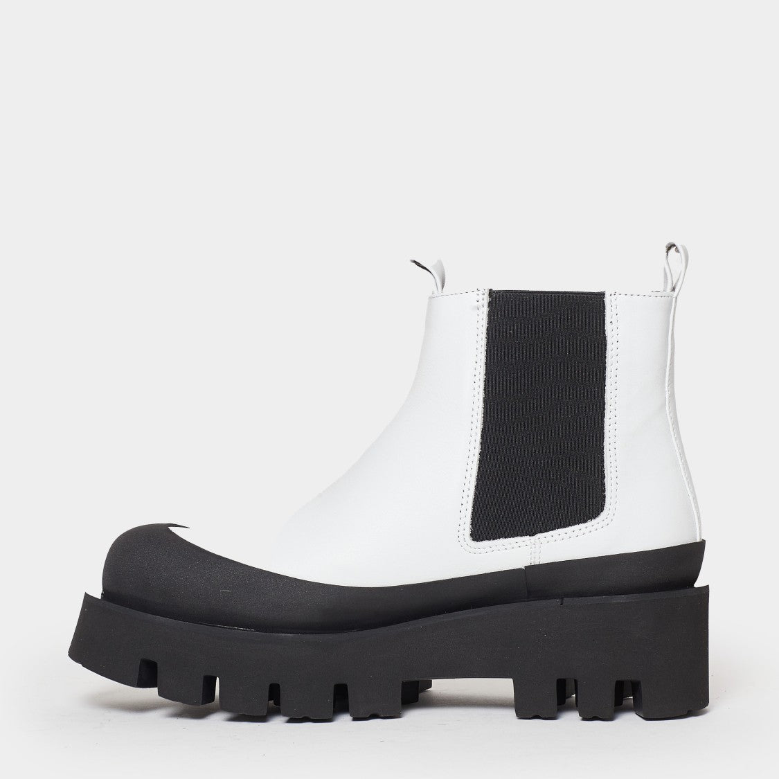 Paloma Barceló White Leather Chelsea Boots With Ultramodern Design