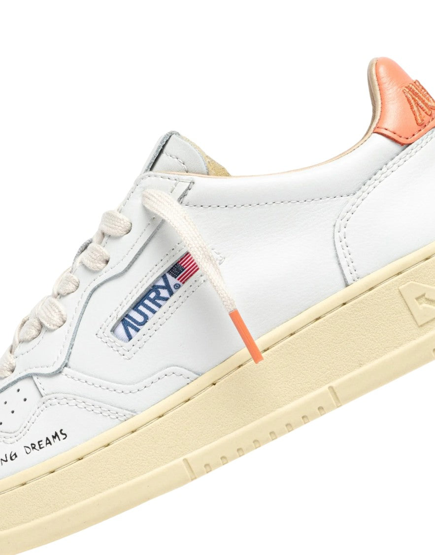 Autry Medalist Low Women’S White/Peach Sneakers