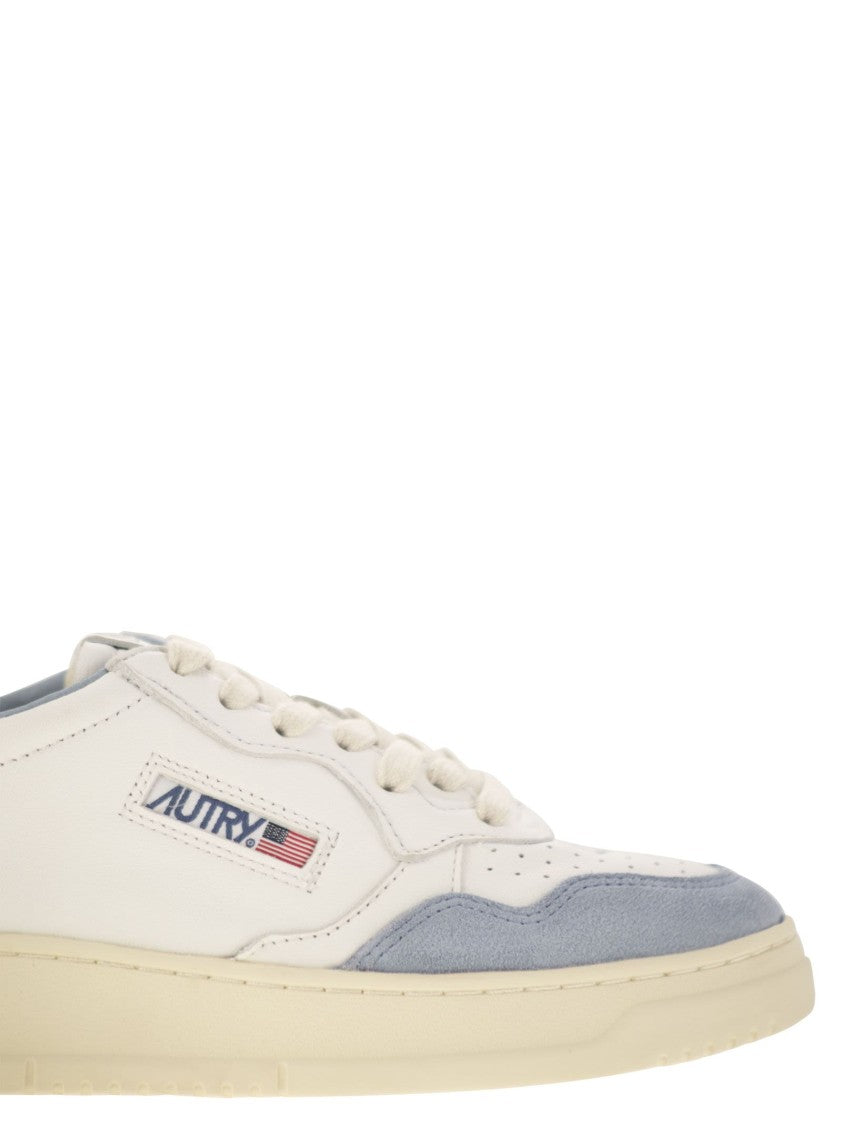 Autry Medalist Low - White Leather And Suede Sneakers In Powder