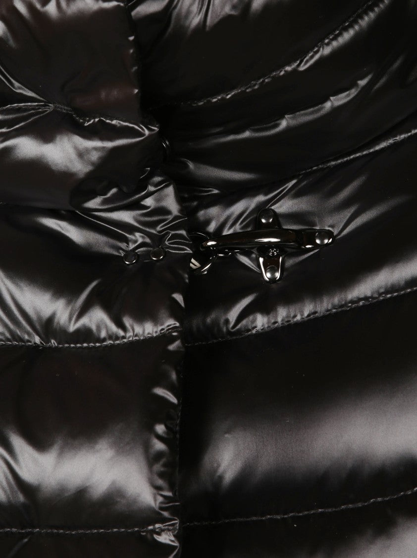 Fay Tailored Black Coat With Structured Silhouette And Minimalist Design