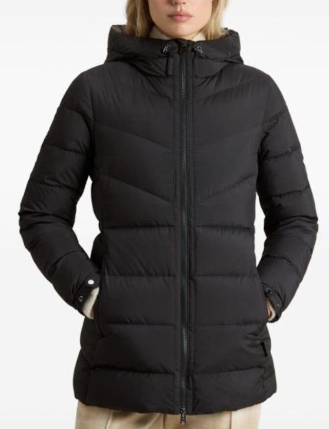 Woolrich Tailored Black Down Jacket With Quilted Design
