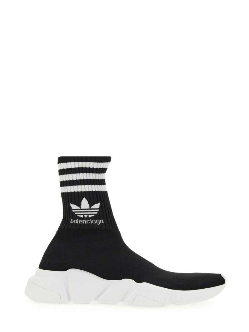 Balenciaga Streamlined White Sneakers With Sporty Aesthetic