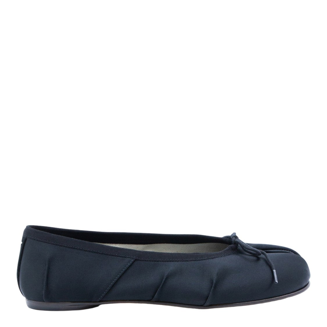 Maison Margiela Minimalist Black Flats With Rounded Toe And Low-Profile Sole