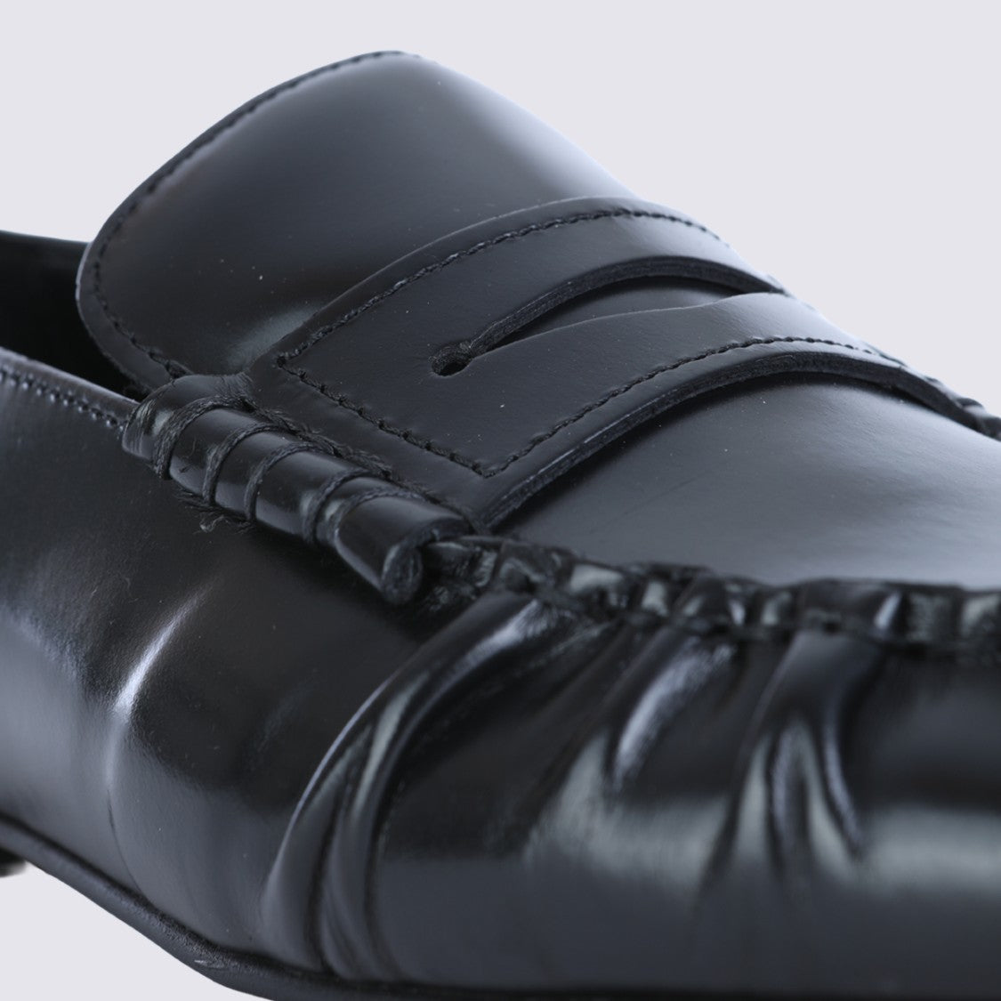 Alohas Glossy Mule Flats With Moccasin Design