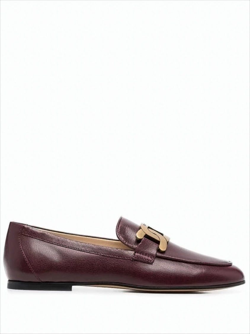 Tod's Pointed Toe Leather Loafers With Oversized Gold Chain
