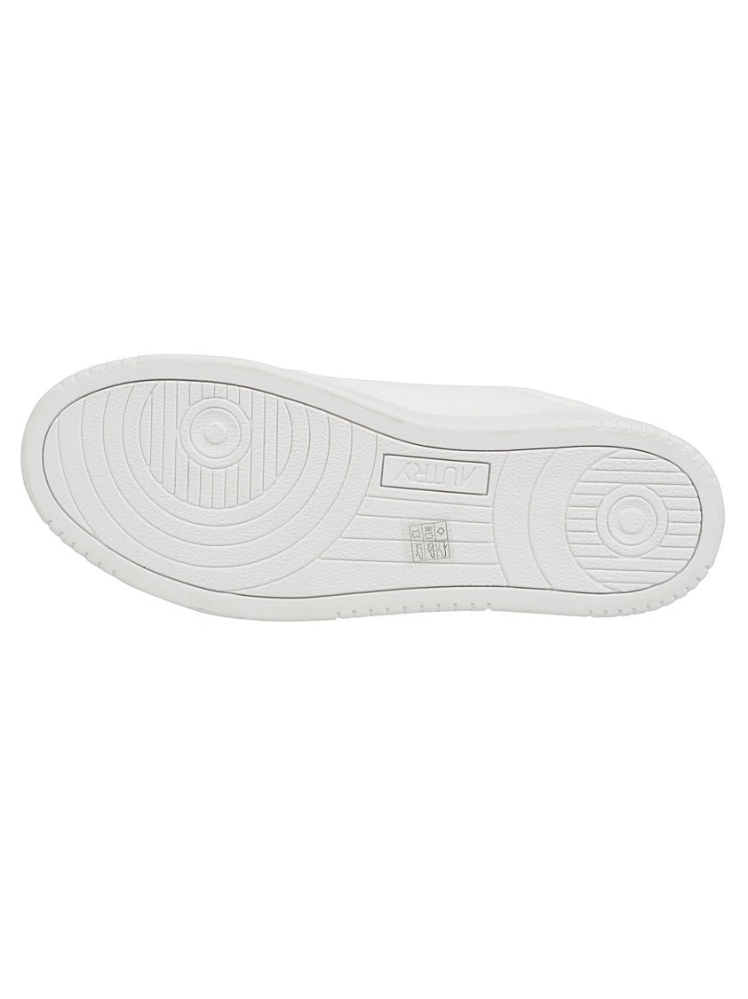 Autry Medalist Low Minimalist Goat Sneakers