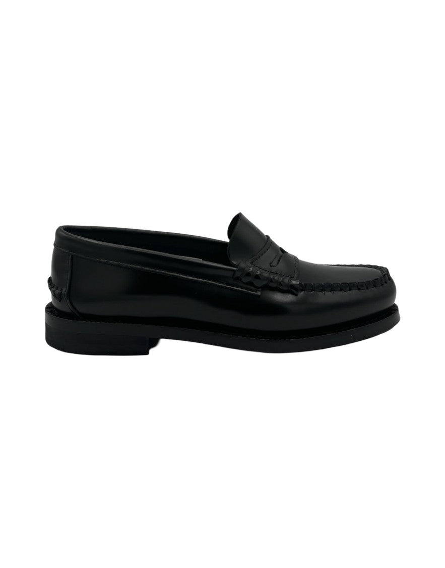 The Sharp Corner Classic Black Moccasin Oxford With Intricate Stitching