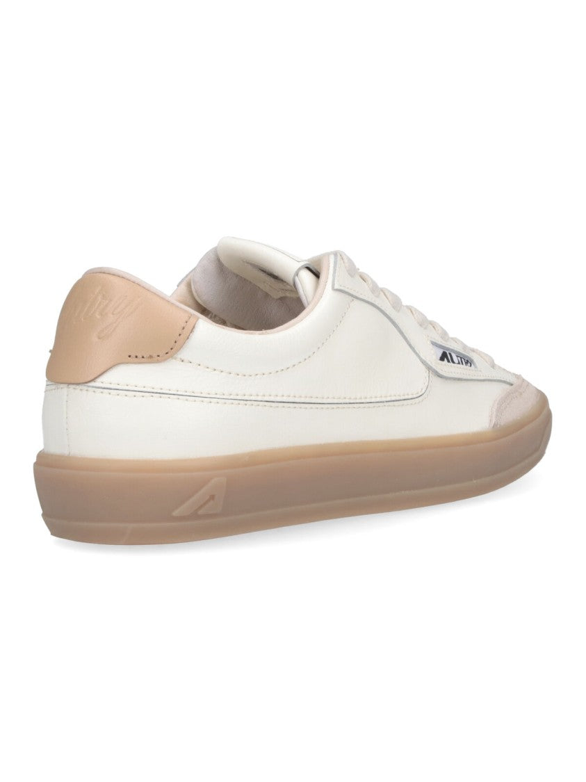 Autry Low-Top Sneakers With Rounded Toe And Contrasting Heel Tab