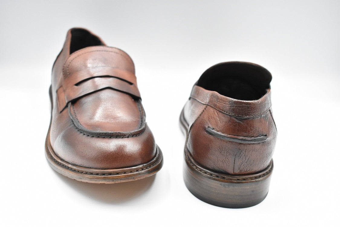 Ernesto Dolani Round Toe Low Shoes In Sigaro