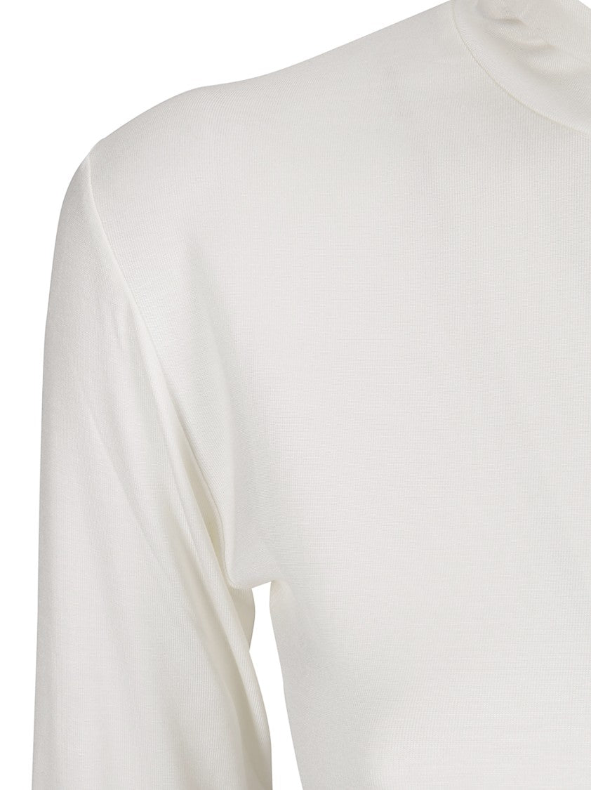 Hira Minimalist Long-Sleeved Turtleneck T-Shirt In Smooth Fabric