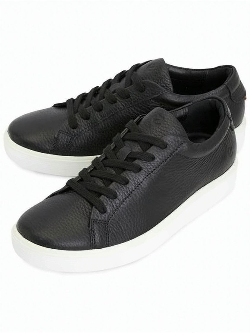 Ecco Textured Leather Low-Top Sneaker