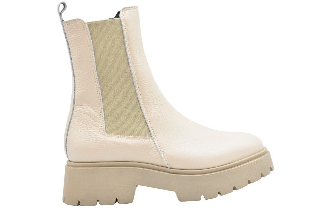 Janet & Janet Lace-Up Camel Leather Flat Shoes