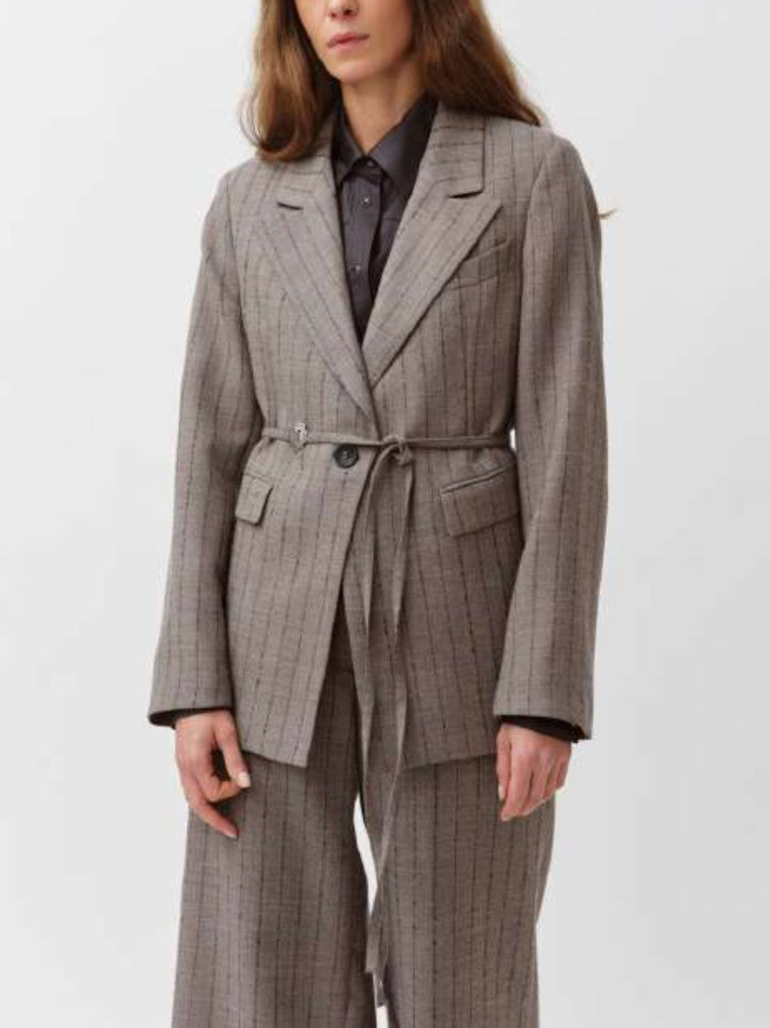 Diega Tailored Pinstripe Blazer With Classic Notched Lapel And Cinched Waist