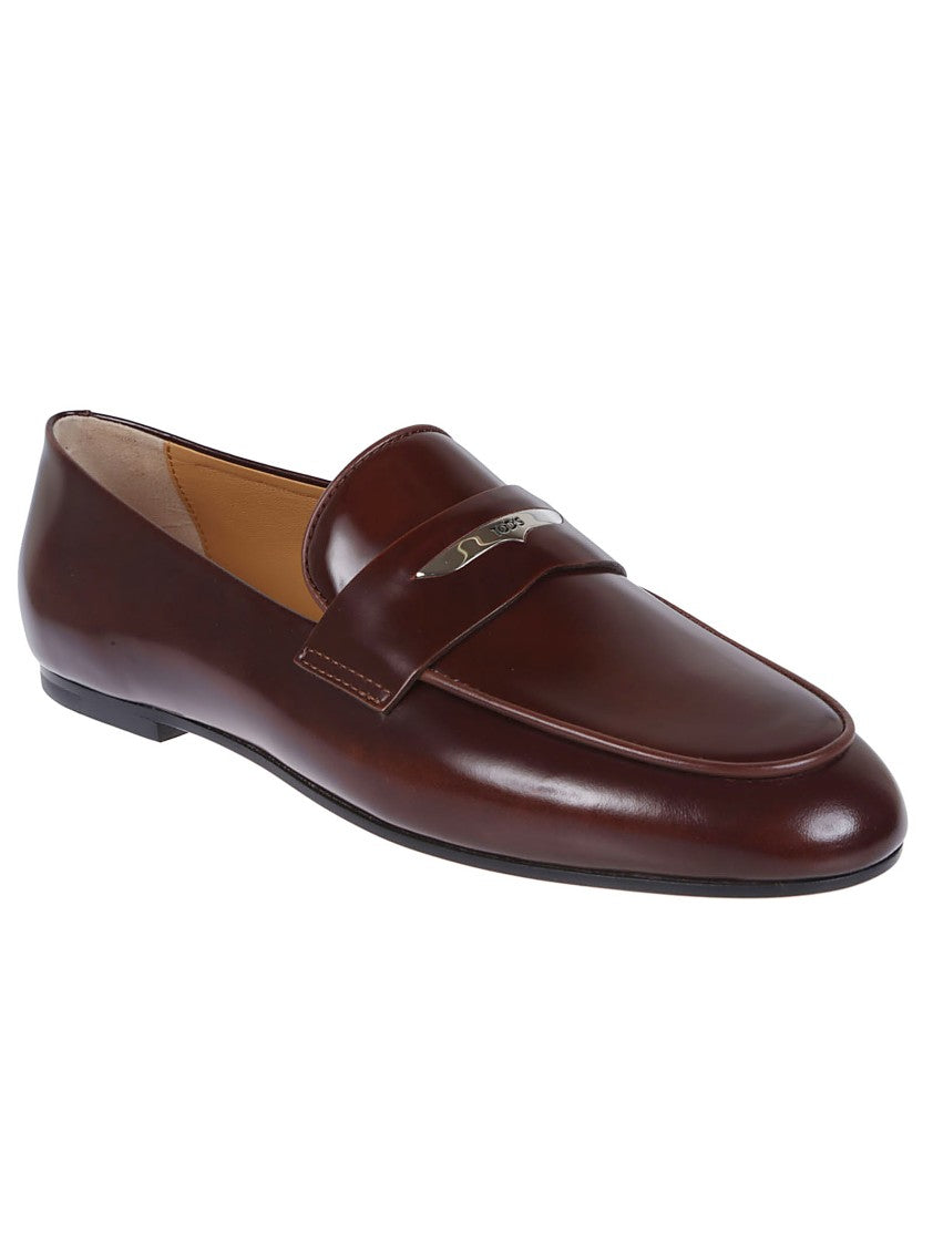 Tod's Streamlined Leather Moccasins With Refined Metal Accent