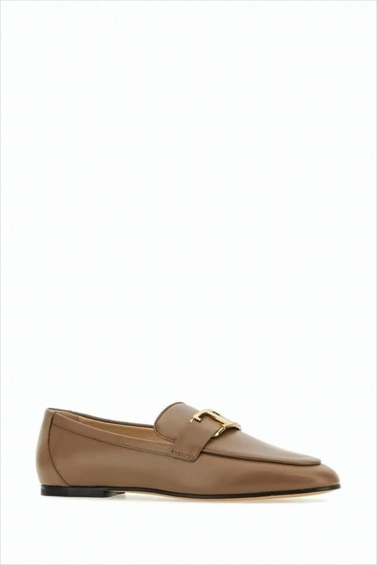 Tod's Pointed-Toe Leather Loafer With Gold-Tone Buckle Detail