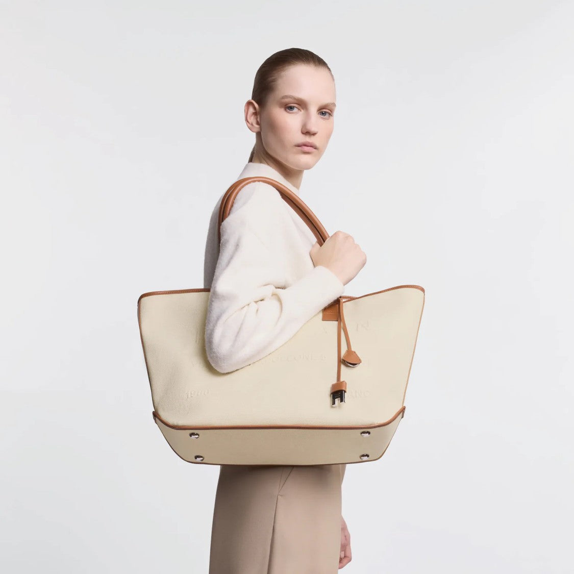 Hogan Spacious Chari Shopping Bag In Address Media Tessuto