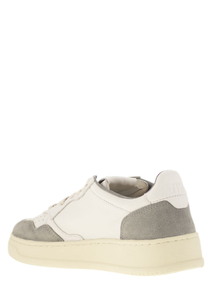 Autry Medalist Low - White Leather And Suede Sneakers In Powder