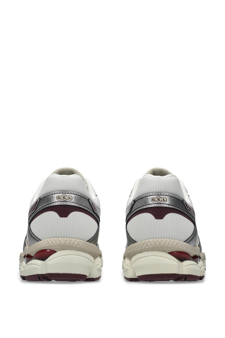Asics White Burgundy Gel-Cumulus 16 Sneakers