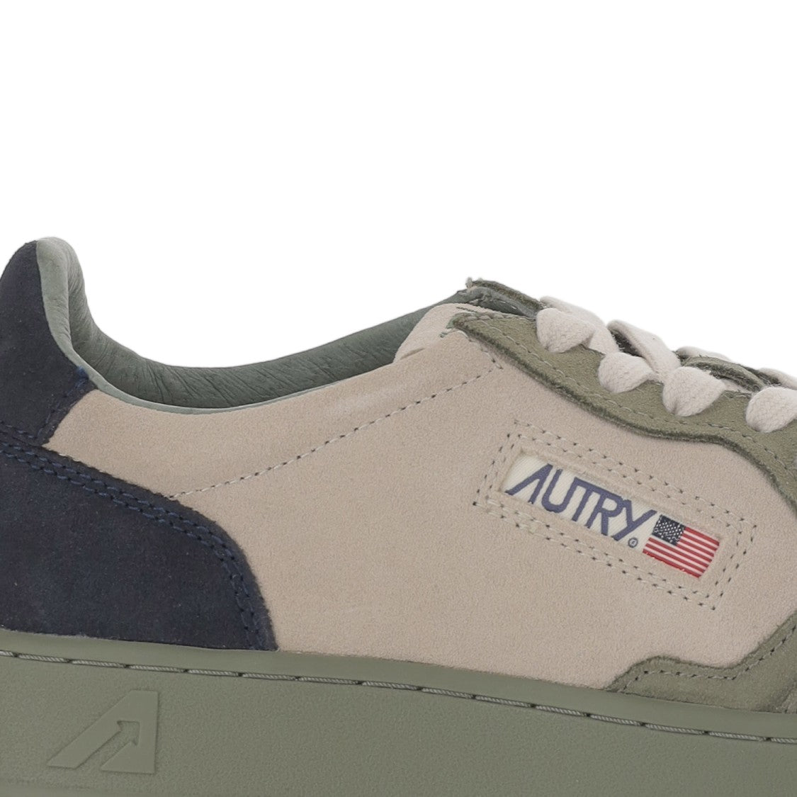 Autry Medalist Low Sneakers With Contrast Heel Tab And Logo Detail