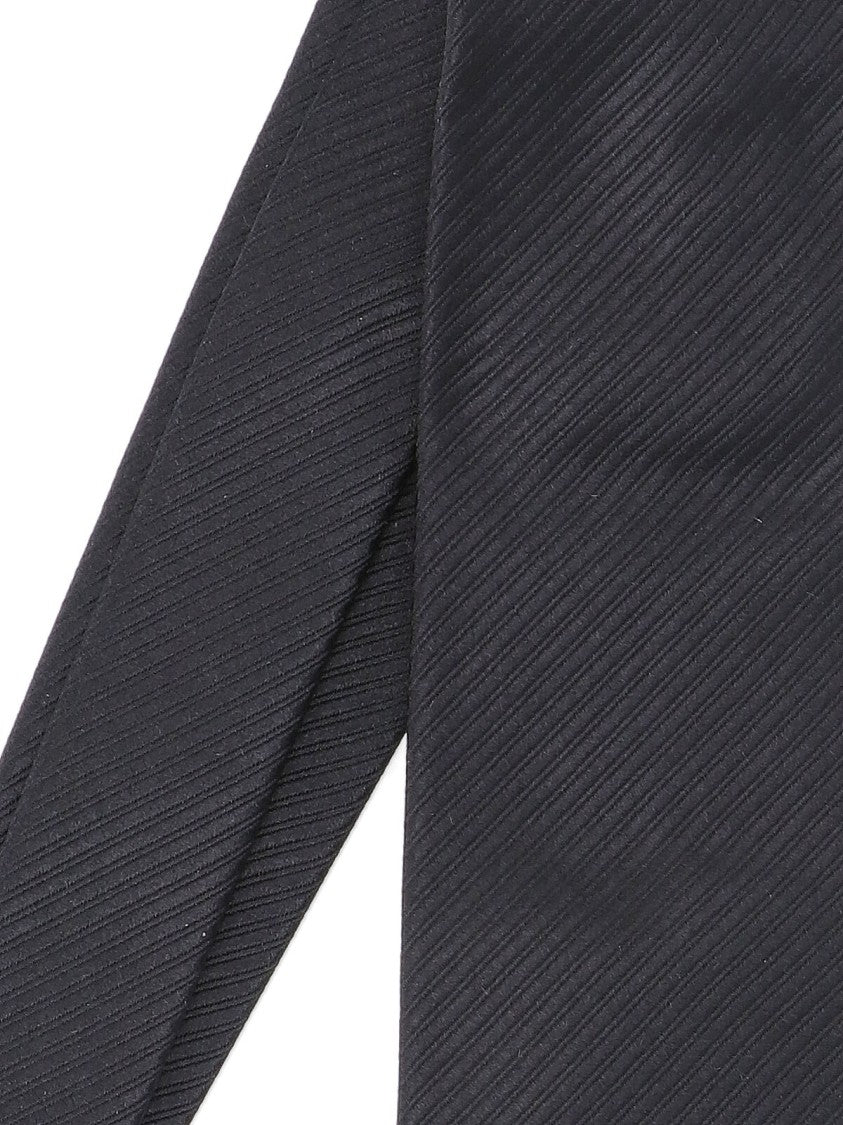 Tom Ford Subtle Ribbed Black Tie With Sleek Design