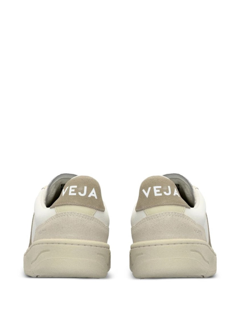 Veja Low-Top Sneakers In Soft Beige