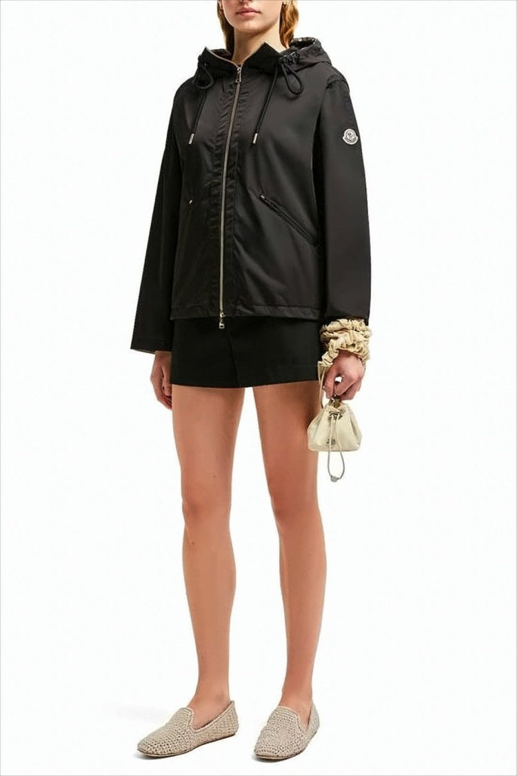 Moncler Hooded Black Jacket With Zippered Pockets And Boxy Silhouette