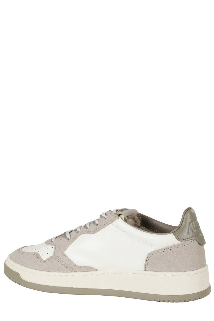 Autry White Licorice Medalist Low Two-Tone Laces Leather Sneakers