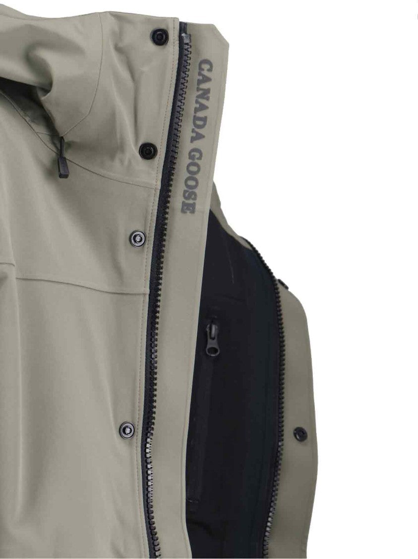 Canada Goose Minimalist Green Jacket With Concealed Zipper And Functional Features