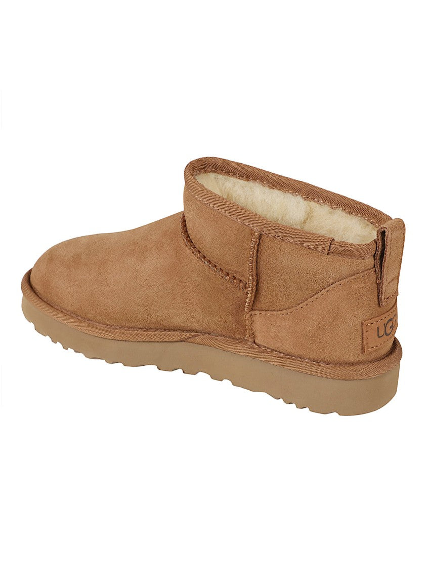 Ugg Ankle Boots With Smooth Leather Finish And Comfortable Twinface Lining