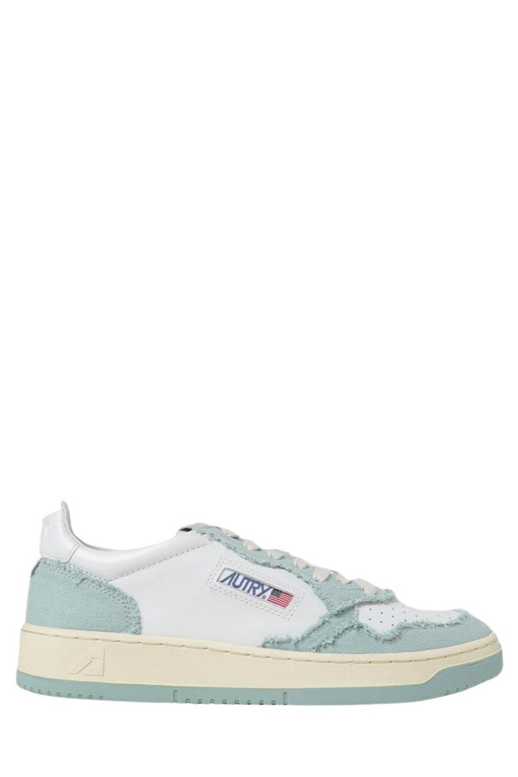 Autry Medalist Low Sneaker In Blue Surf