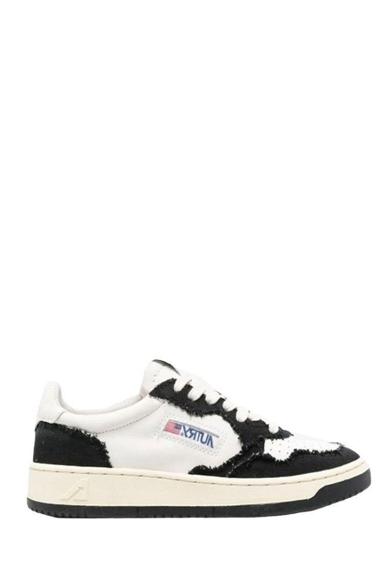 Autry Medalist Low Sneakers In Black & White