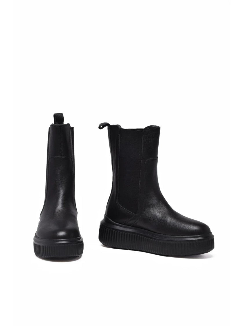 Janet & Janet Black Leather Side-Panel Ankle Boots
