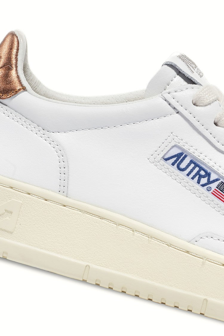 Autry Women’S Medalist Leather Sneakers Bronze Heel Tab