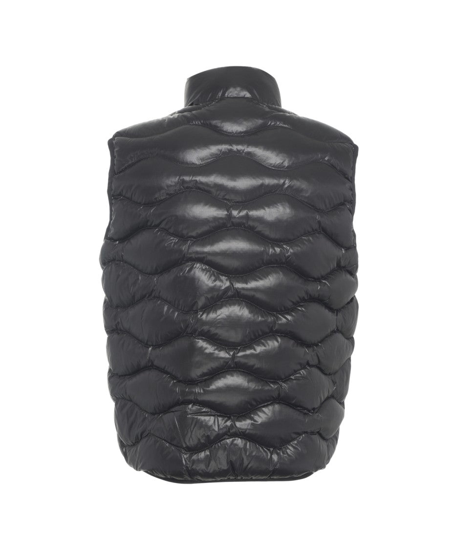 Blauer Quilted Waistcoat With Wavy Pattern And Modern Silhouette