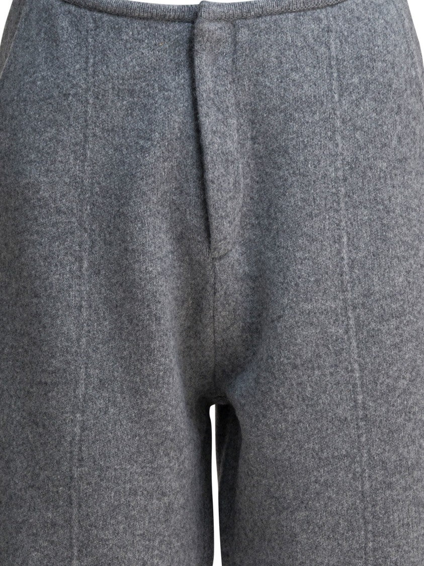 Umarmung Wide-Leg Trousers With Subtle Seam Detailing