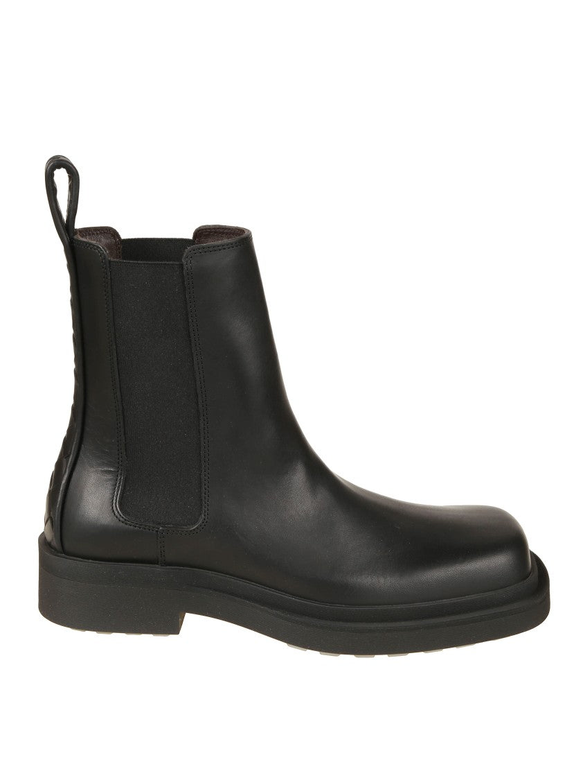 Bottega Veneta Black Boots With Classic Silhouette